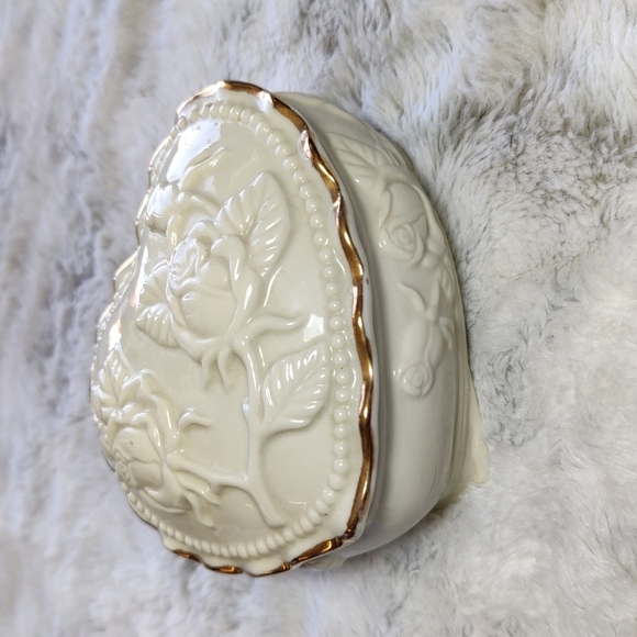 Heart Porcelain Ivory Rose Gold Rim Jewelry Box Trinket - Picture 4 of 14